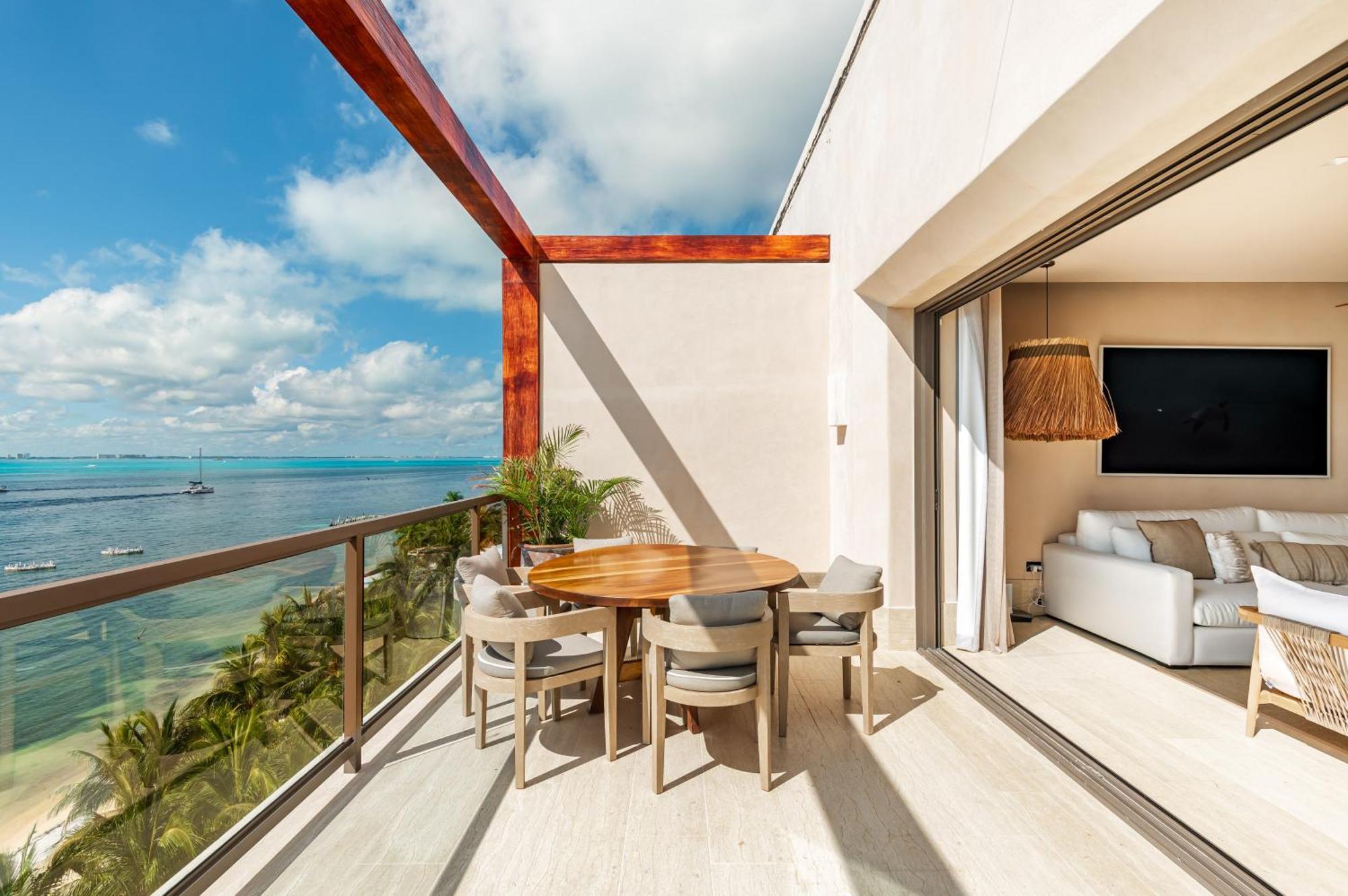 Artila Condos, * Isla Mujeres