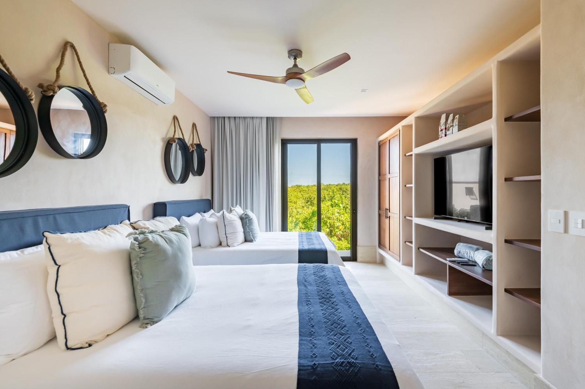 Artila Condos, * Isla Mujeres