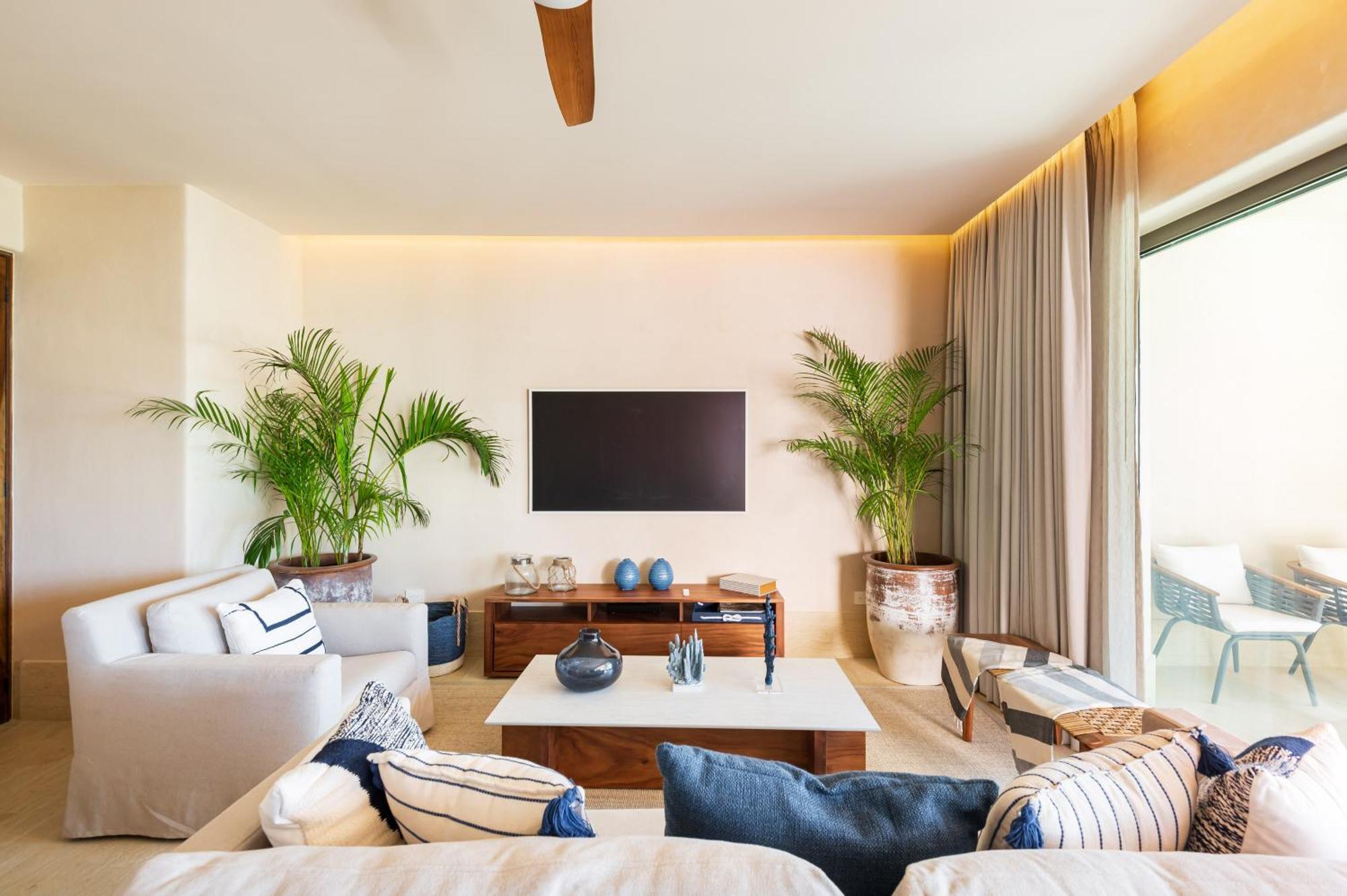 Artila Condos, *