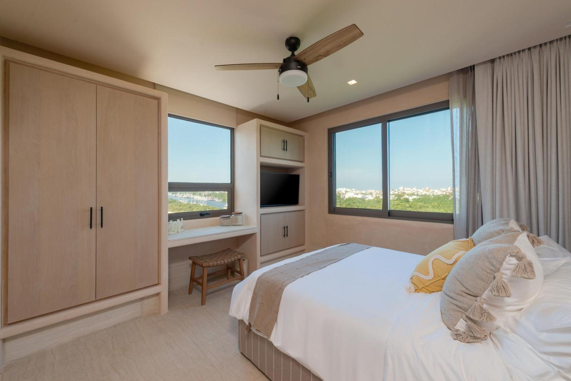 Artila Condos, * Isla Mujeres