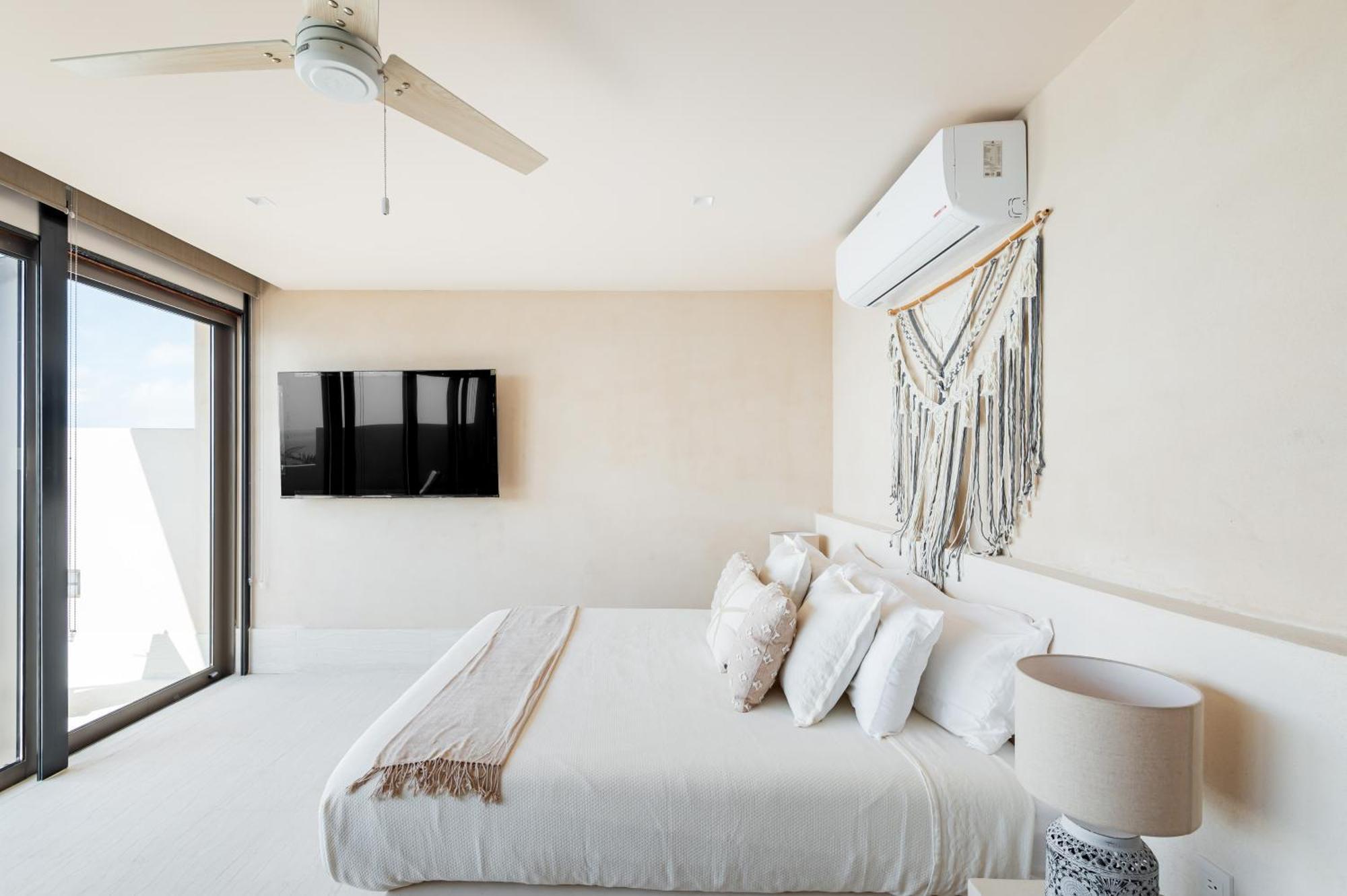 Artila Condos, *